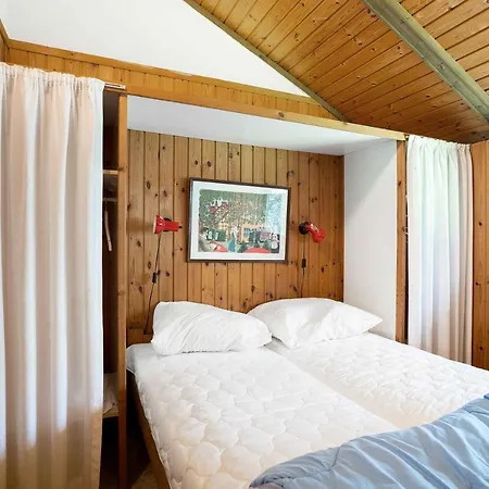 Classic Timber Summerhouse On A Large Private Block Hotel Hornbæk