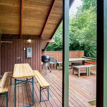 Отель Classic Timber Summerhouse On A Large Private Block Хорнбек