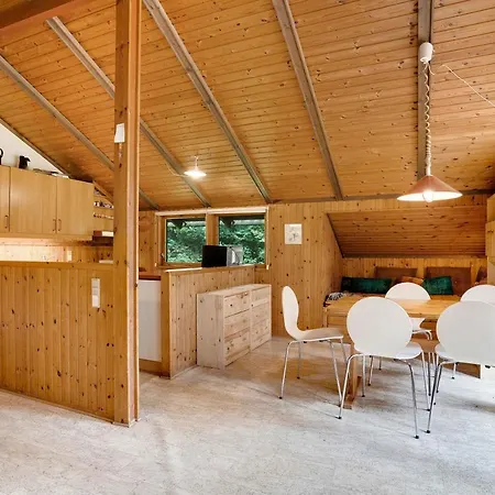 Classic Timber Summerhouse On A Large Private Block Hotel