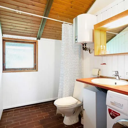 Classic Timber Summerhouse On A Large Private Block Hotel