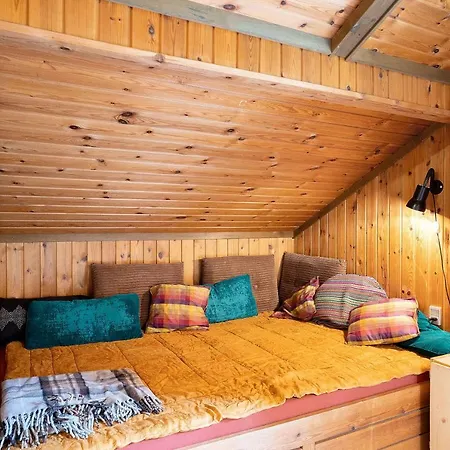 Hotel Classic Timber Summerhouse On A Large Private Block