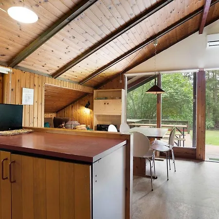 Classic Timber Summerhouse On A Large Private Block Hotel